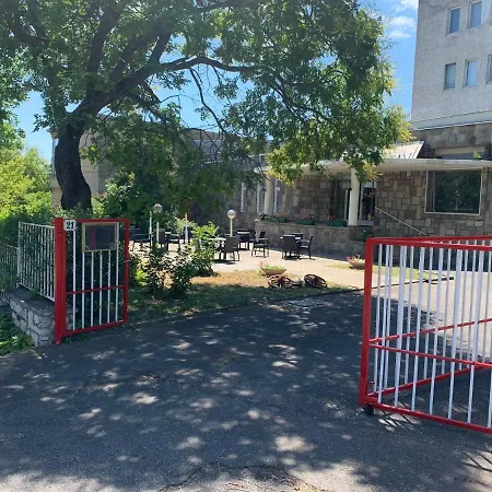 Manuela Ifjusagi Szallashely