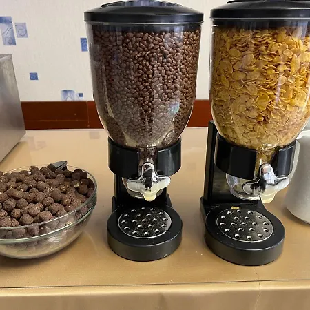 Manuela Ifjusagi Hotell *