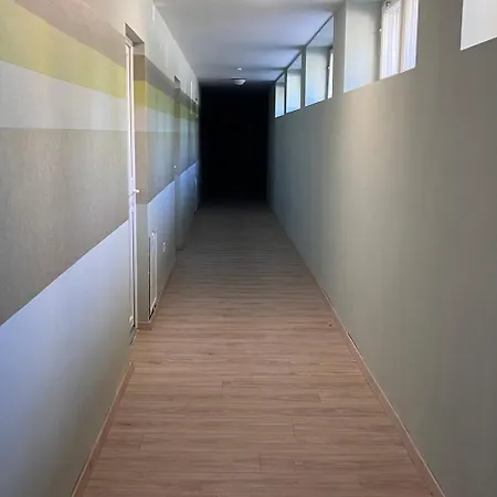 Manuela Ifjusagi Szallashely Hotel *