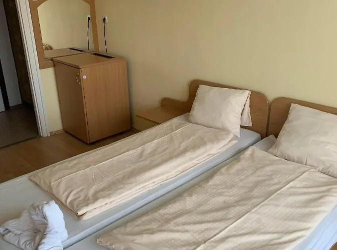 Manuela Ifjusagi Szallashely * Balatonfüred