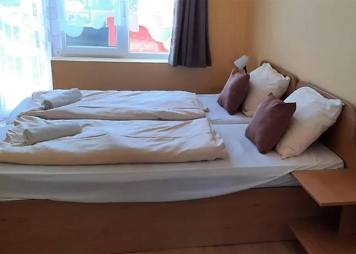 Manuela Ifjúsági *