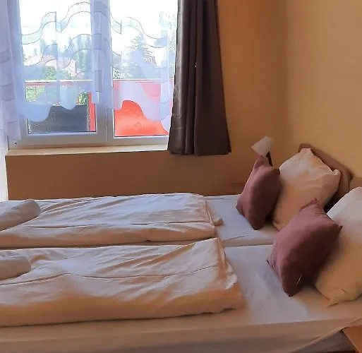 Hotel Manuela Ifjusagi Szallashely