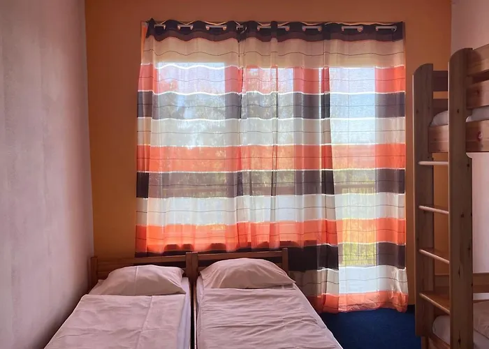 Manuela Ifjusagi Szallashely Hotel