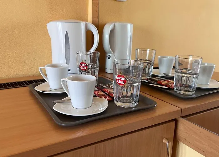 Hotel Manuela Ifjusagi Szallashely