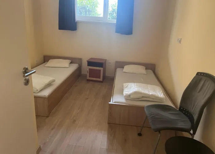 Manuela Ifjusagi Szallashely *